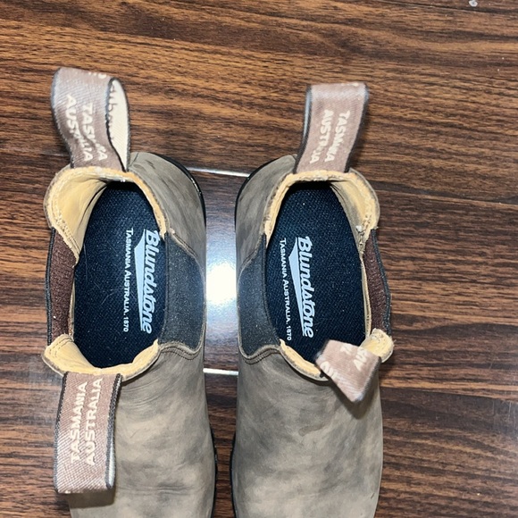 NEW BLUNDSTONE HEELED SZ 4 - Picture 5 of 6